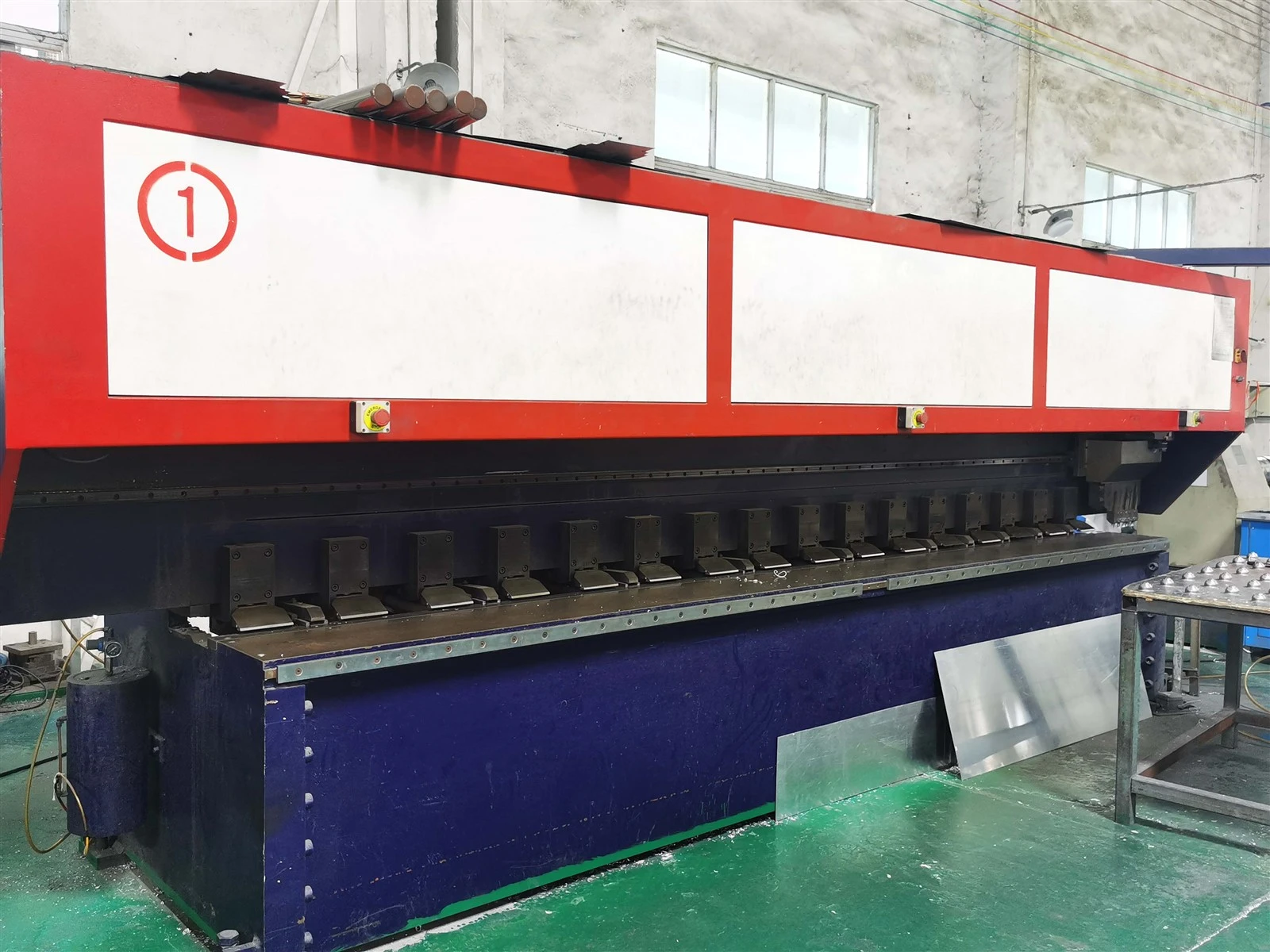 CNC Bending Machine